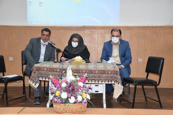نشست صمیمی مسئولین دانشکده با نمایندگان دانشجویان دوره های کارشناسی