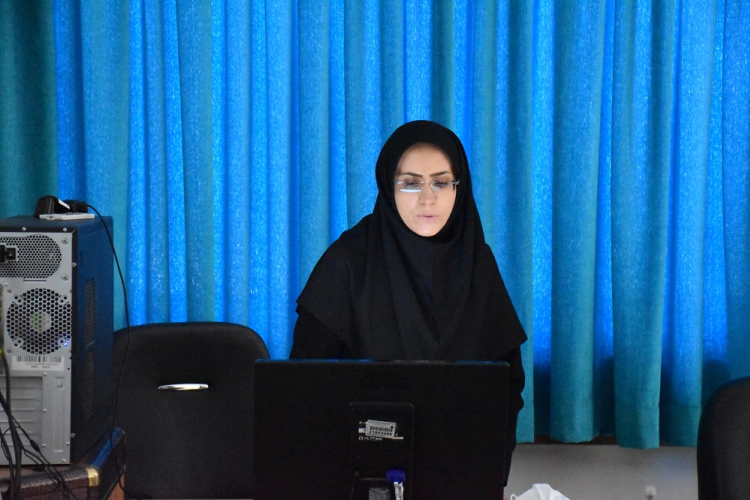 دفاع پایان نامه کارشناسی ارشد سرکار خانم فاطمه خلیقی از پایان نامه خود