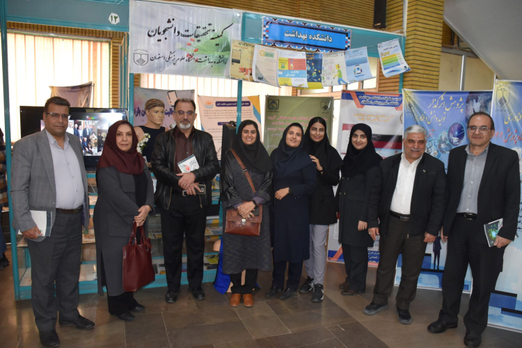 برپایی غرفه به مناسبت آذرماه پژوهش